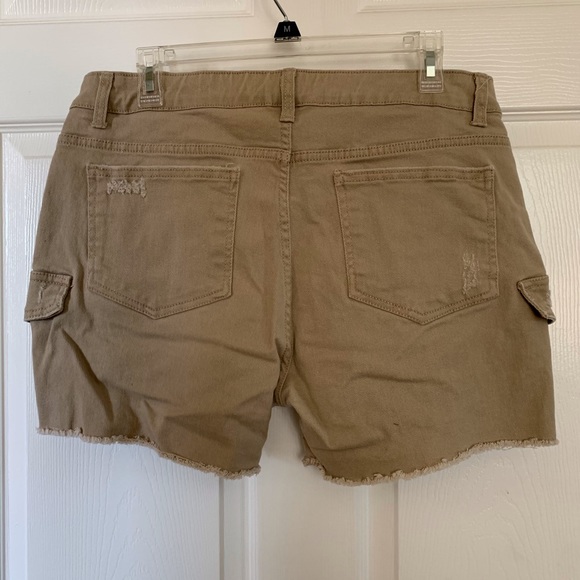 Tan shorts - Picture 3 of 3